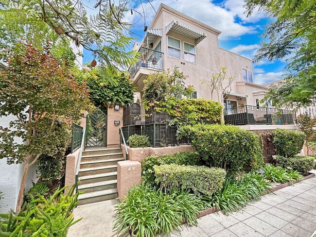 Primary Photo - Charming 2BD/2.5BA Townhouse in Bankers Hi...