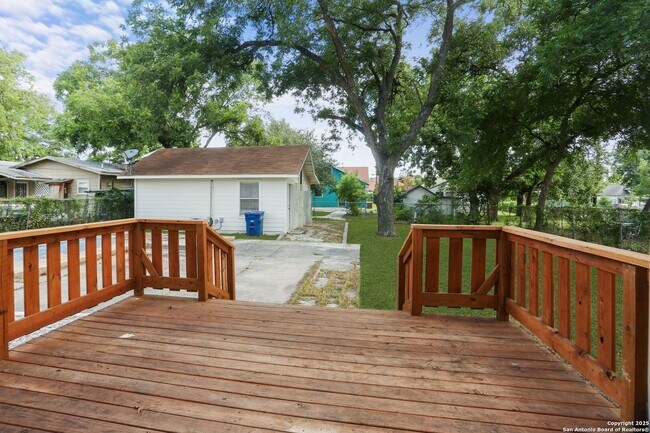 Building Photo - 207 Alvarez Pl