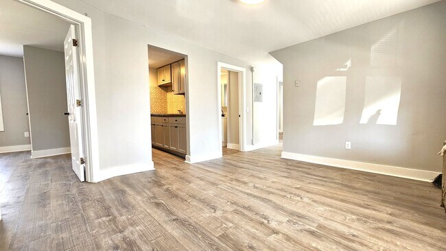 Building Photo - 43-47-47 Willow St