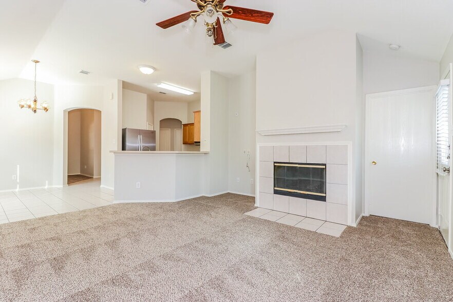 Building Photo - 5528 Spring Ridge Dr