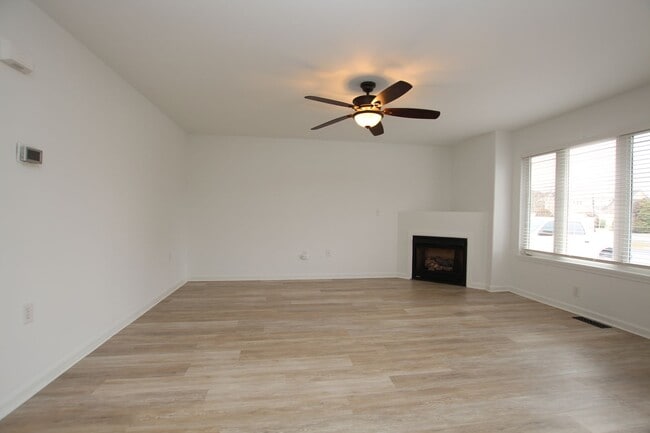 Building Photo - Updated 3Bed 3Bath Townhouse in Plantation East