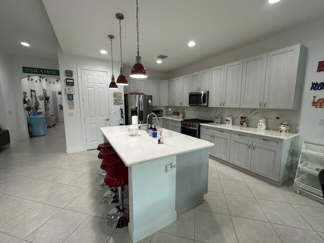 Building Photo - 8330 Summer Lake Dr SW