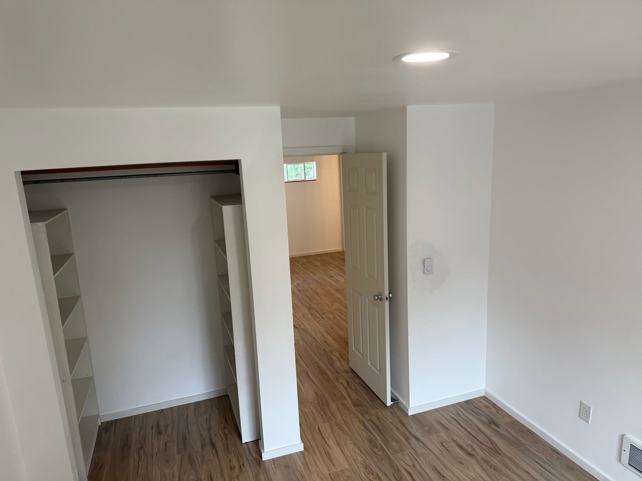 Building Photo - 16420 6th Ave W