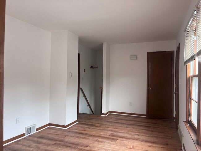 Building Photo - 124 Thorpe St