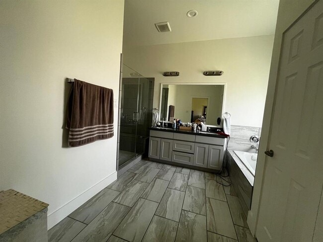 Building Photo - 9737 Fabiola Dr