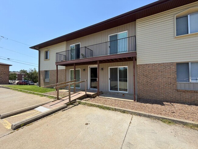 Building Photo - 905 Southwest Blvd