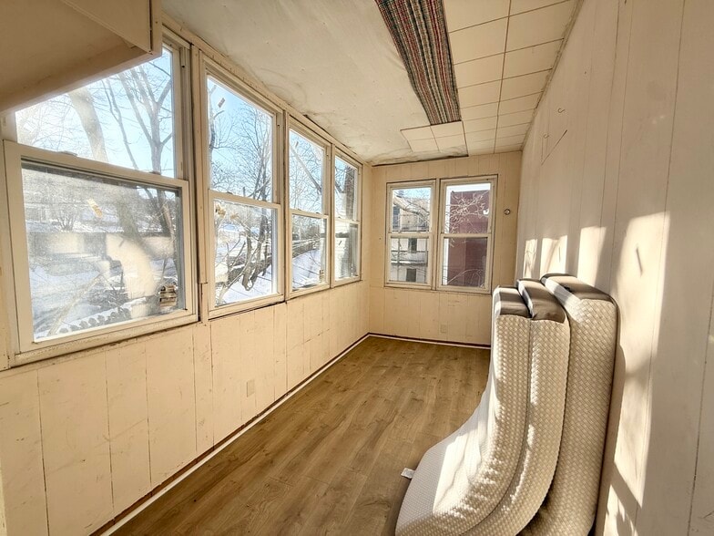 Building Photo - 144 Hillside St