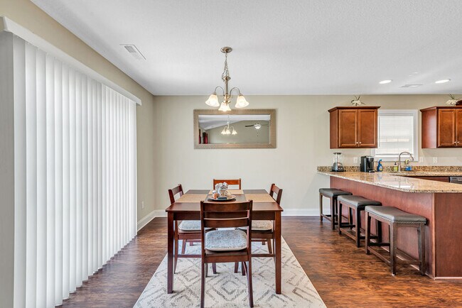 Building Photo - 293 Crossroads Store Dr