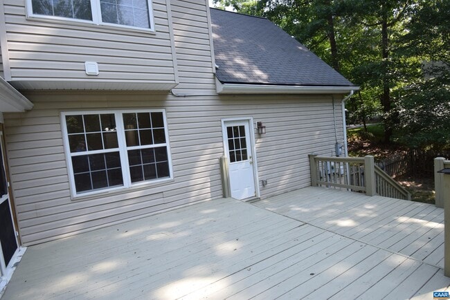 Building Photo - 19 Woodlawn Dr