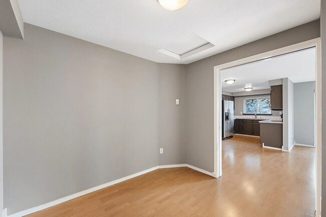 Building Photo - $1,600 - 1 Bed / 1 Bath Gorgeous Condo Unit in University District