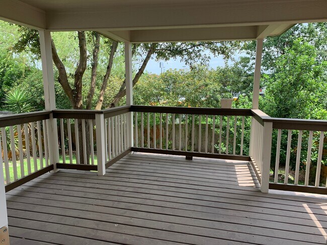 Building Photo - *MOVE IN SPECIAL* Gorgeous Four Bedroom Home with Covered Patio Near Medical Center!!