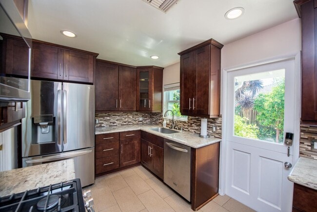 Building Photo - 20092 Bayview Ave