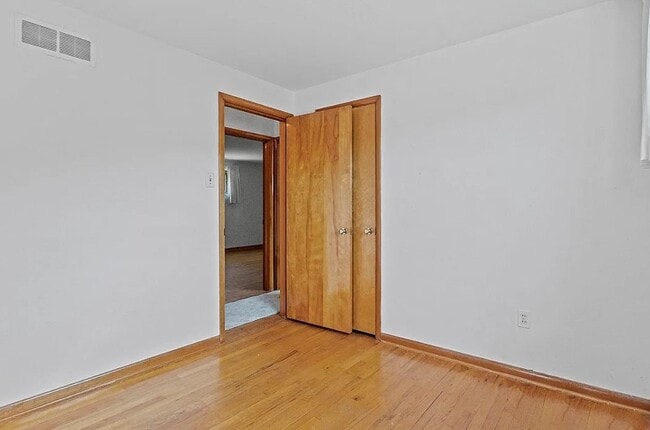 Building Photo - SingleFamily Home