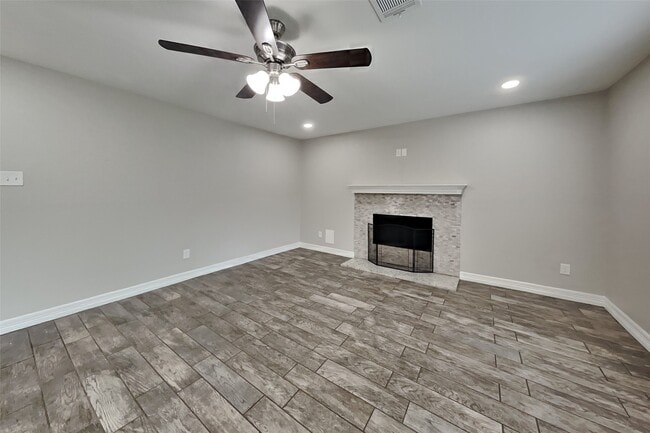 Building Photo - 2603 Hidden Garden Dr