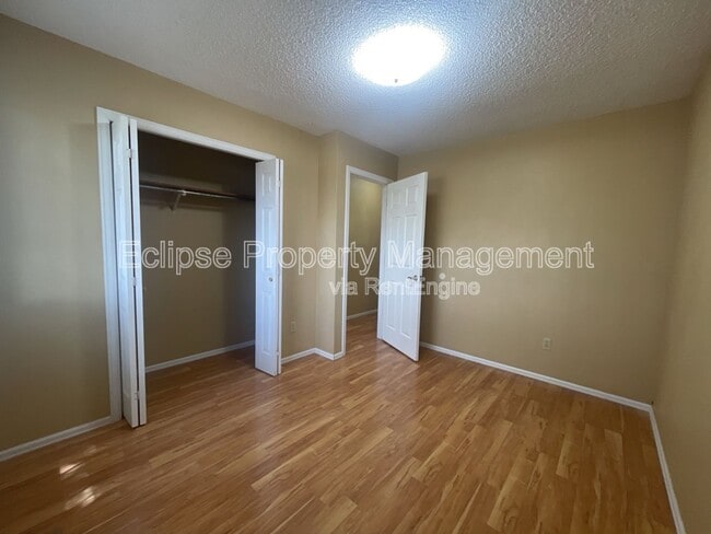 Building Photo - 626 Meadowood St