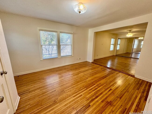 Building Photo - 207 E Terra Alta Dr