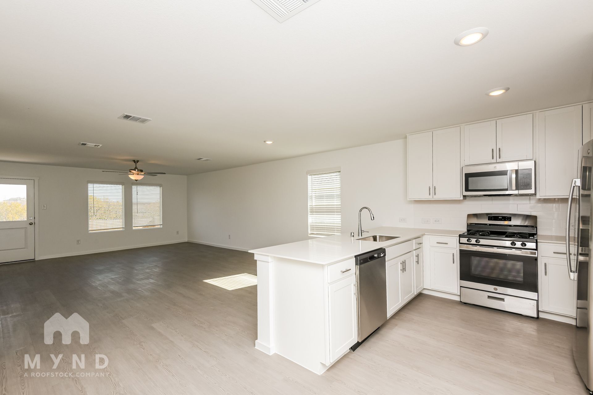 Building Photo - 2713 Ctr Crk Ln