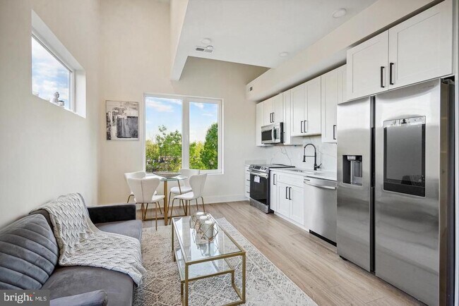 Building Photo - 1307 Longfellow St NW