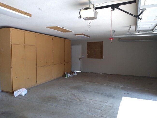 Building Photo - 553 W Fallbrook Ave