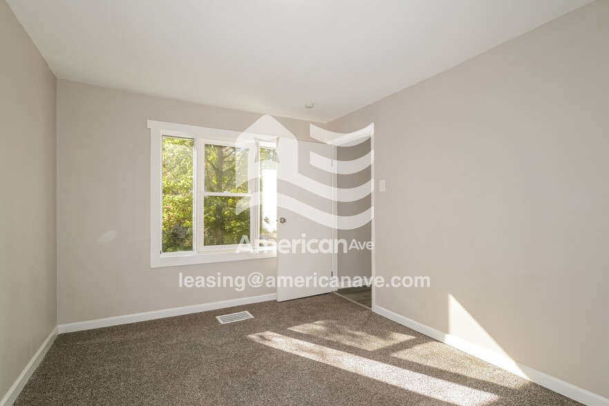 Building Photo - 111 Scott Ave