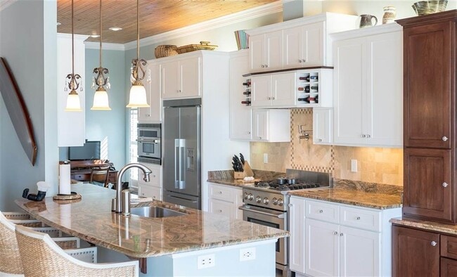 Building Photo - 208 Somerset Ct