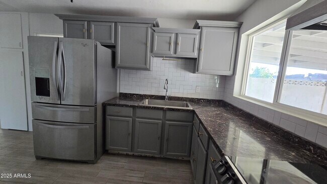 Building Photo - 5827 N 22nd Dr