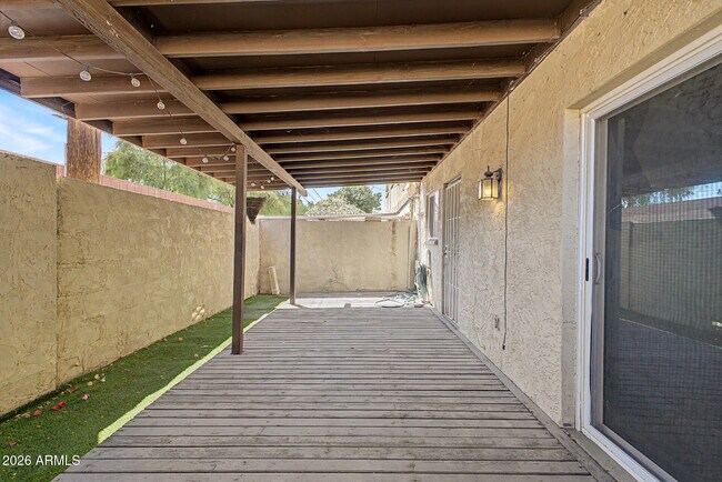 Building Photo - 2225 E Catalina Dr