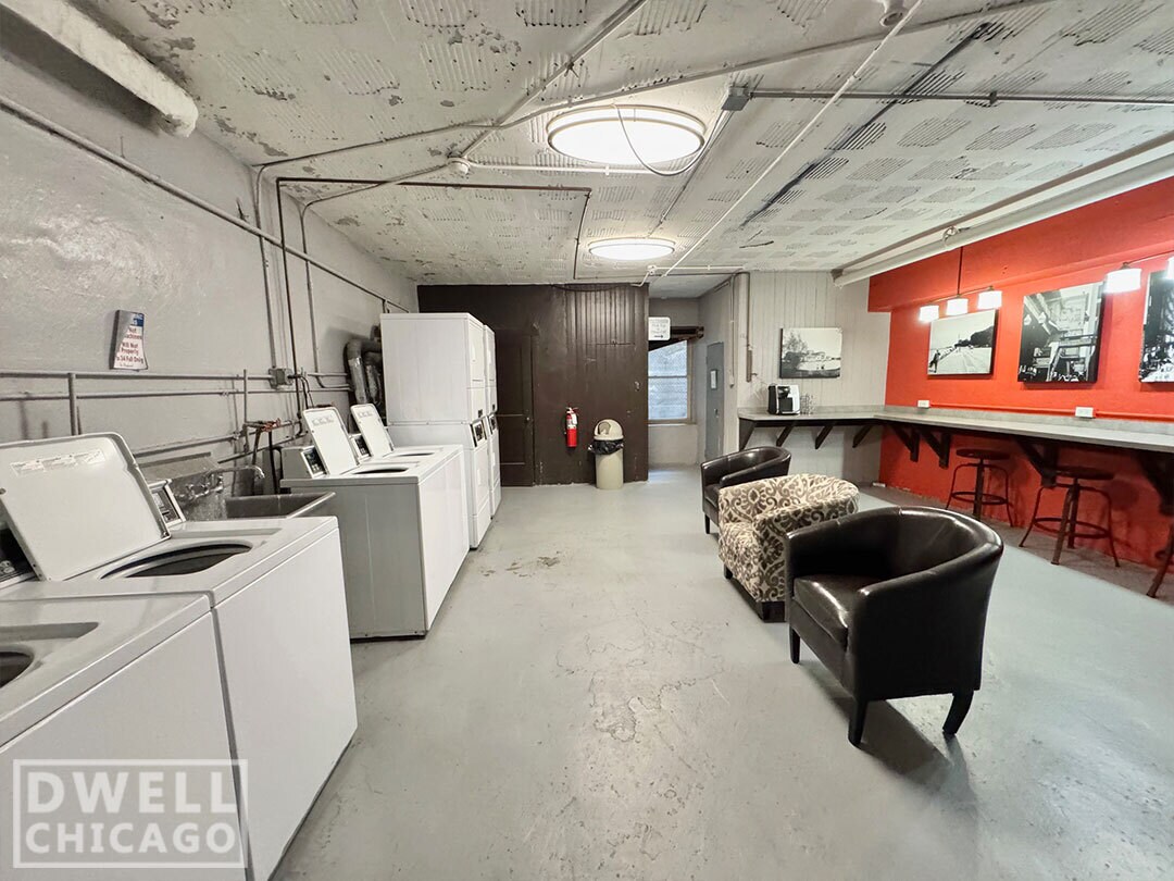 Building Photo - 2325 N Commonwealth Ave