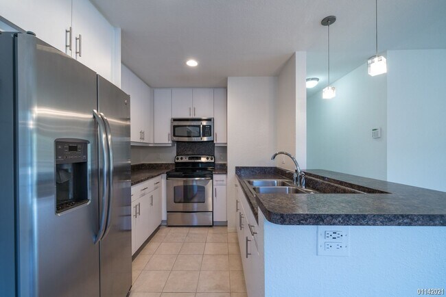 Building Photo - Available April 1st!  2 bedroom 2 bath ground floor unit at Crosspointe