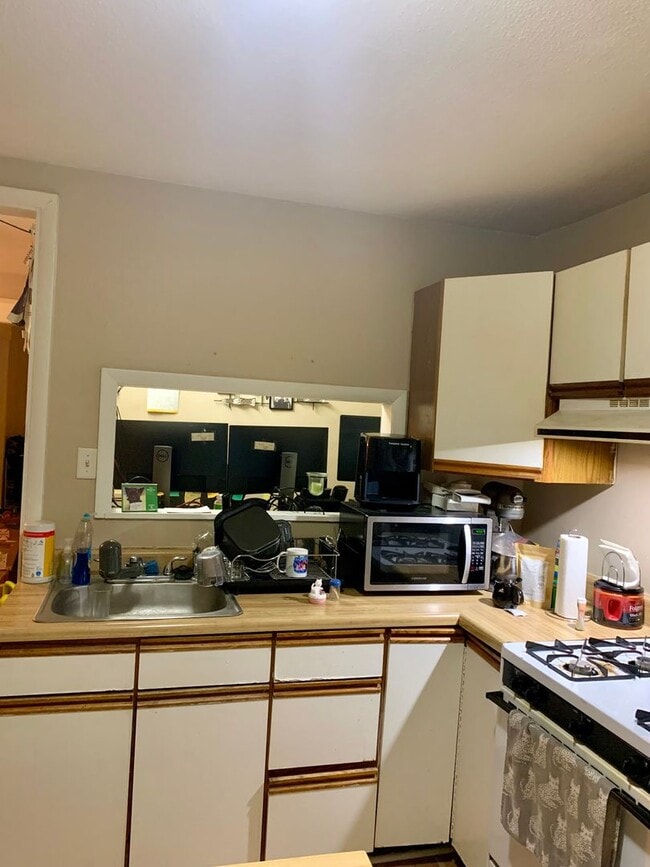 Building Photo - 714 S State St