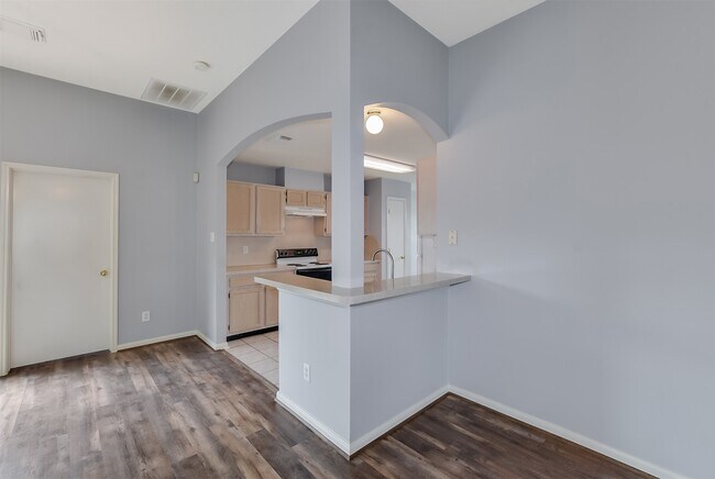 Building Photo - 855 Lake View Dr