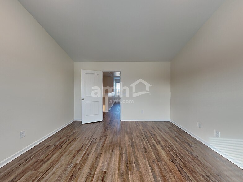 Building Photo - 6046 Mason Tucker Dr