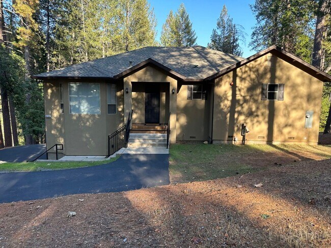 Building Photo - 4 Bedroom 2.5 Bath Foresthill rental oppor...