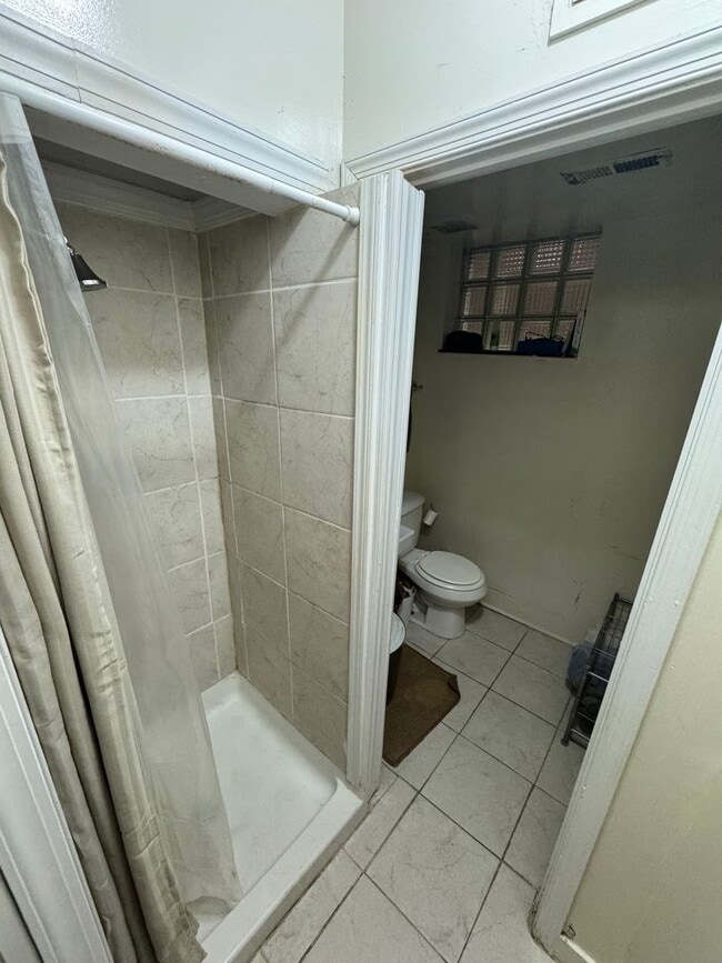 Building Photo - 3 bed 2 bath close to VCU