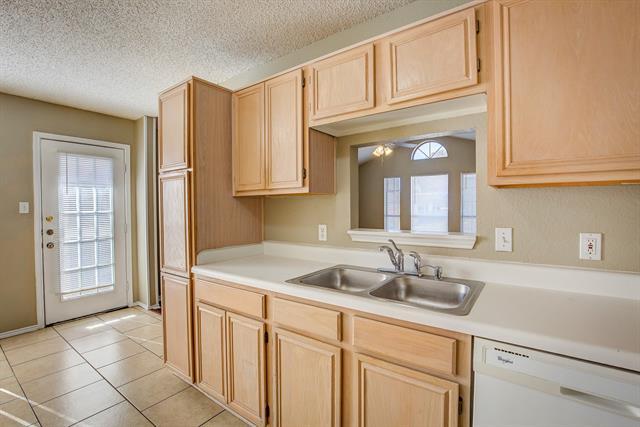 Building Photo - 8108 Spruce Valley Dr