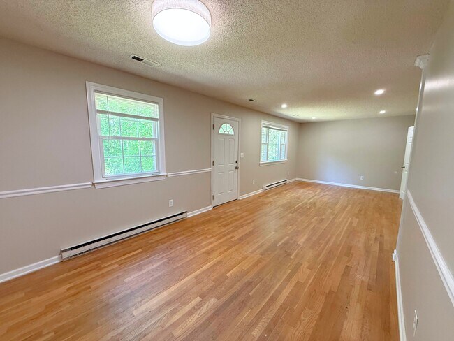 Building Photo - 37 Carriage Dr