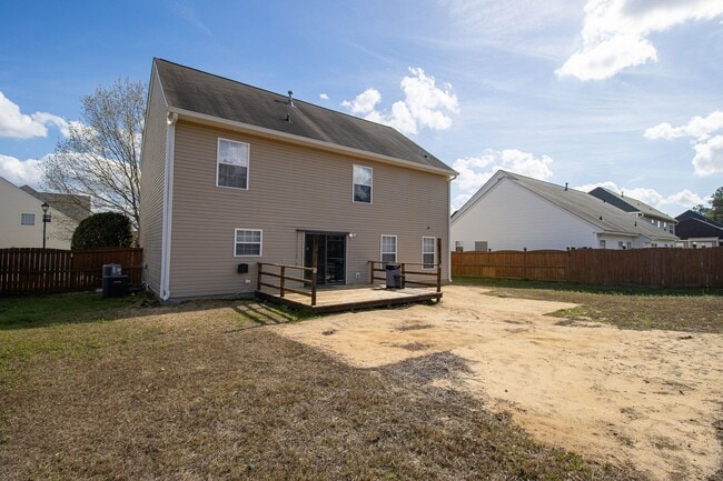 Building Photo - Beautiful 3BR/2.5BA Home with Fenced Yard, Granite Kitchen & Neighborhood Pool