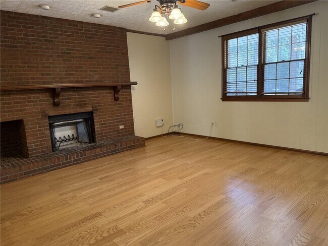 Building Photo - 361 Buck Ct