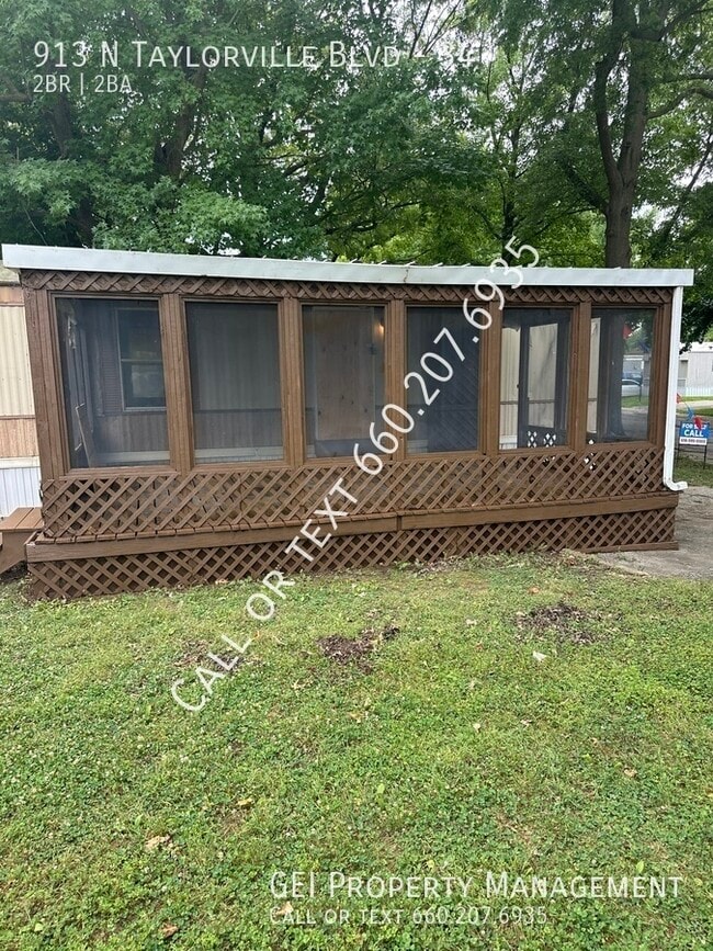 Building Photo - 913 N Taylorville Blvd