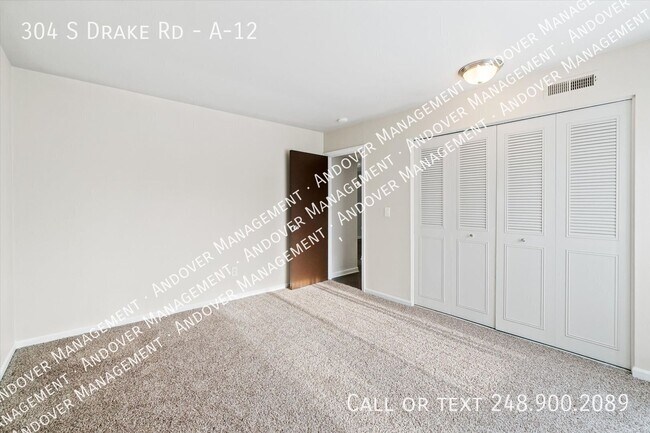 Building Photo - 304 S Drake Rd