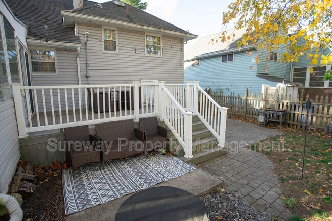 Building Photo - 403 University Blvd