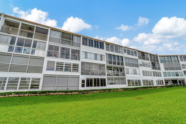 Building Photo - 4050 Cornwall C