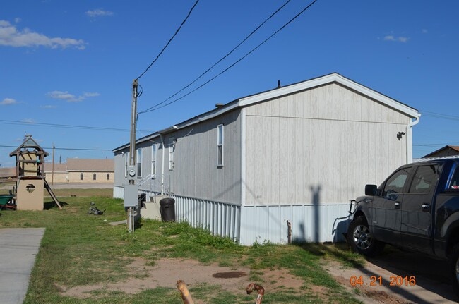 Building Photo - 1105 N Lamesa Rd