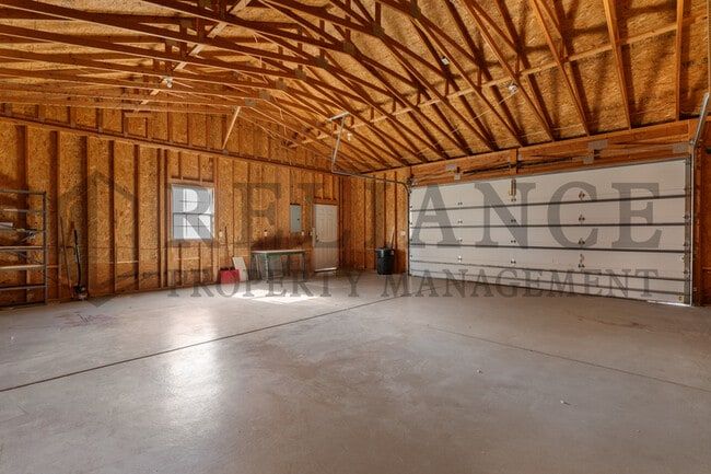 Building Photo - 410 S Estelle St