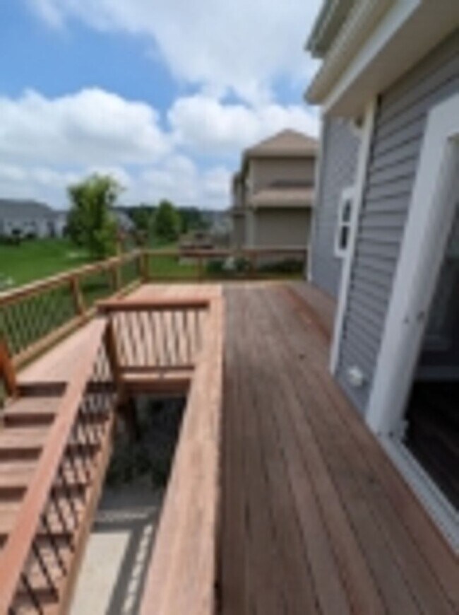 Building Photo - Executive Rental: Spacious 4-Bedroom Home in Oconomowoc!