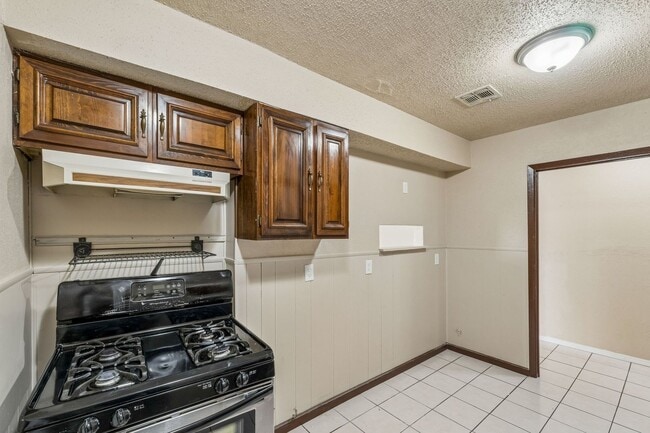 Building Photo - 4 bed, 1.5 bath in OKC,OK