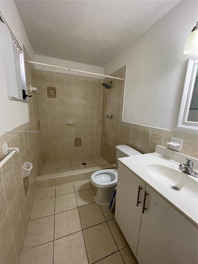 Building Photo - 3033 NW 11th Terrace