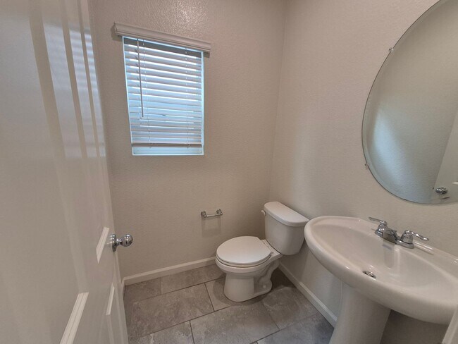 Building Photo - Come home to this Beautiful Newer 3 Bedroom 2.5 bath home