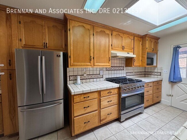 Building Photo - 9125 Heatherdale St