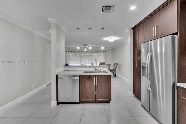 Building Photo - 10112 Royal Palm Blvd